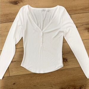 Aritiza White V-Neck Button Long Sleeve Top